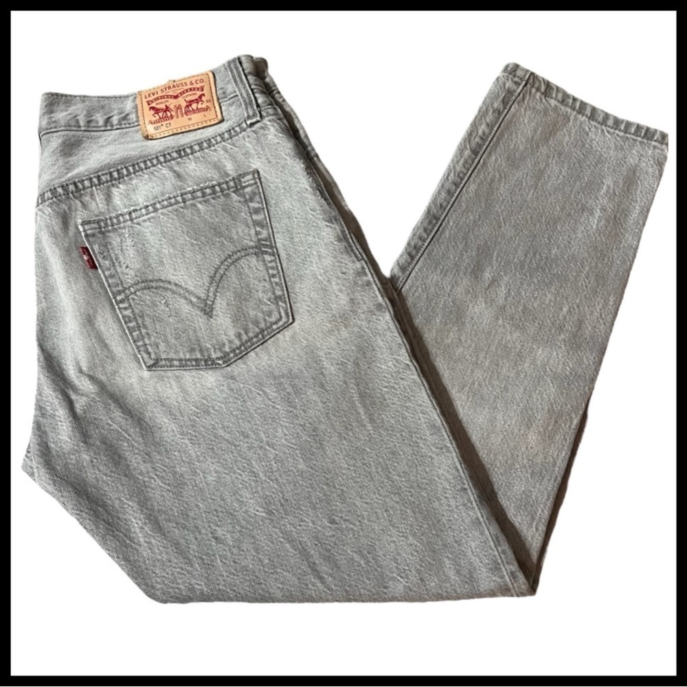 LEVI’S NWOT 501 CT Jeans in Fog Line
